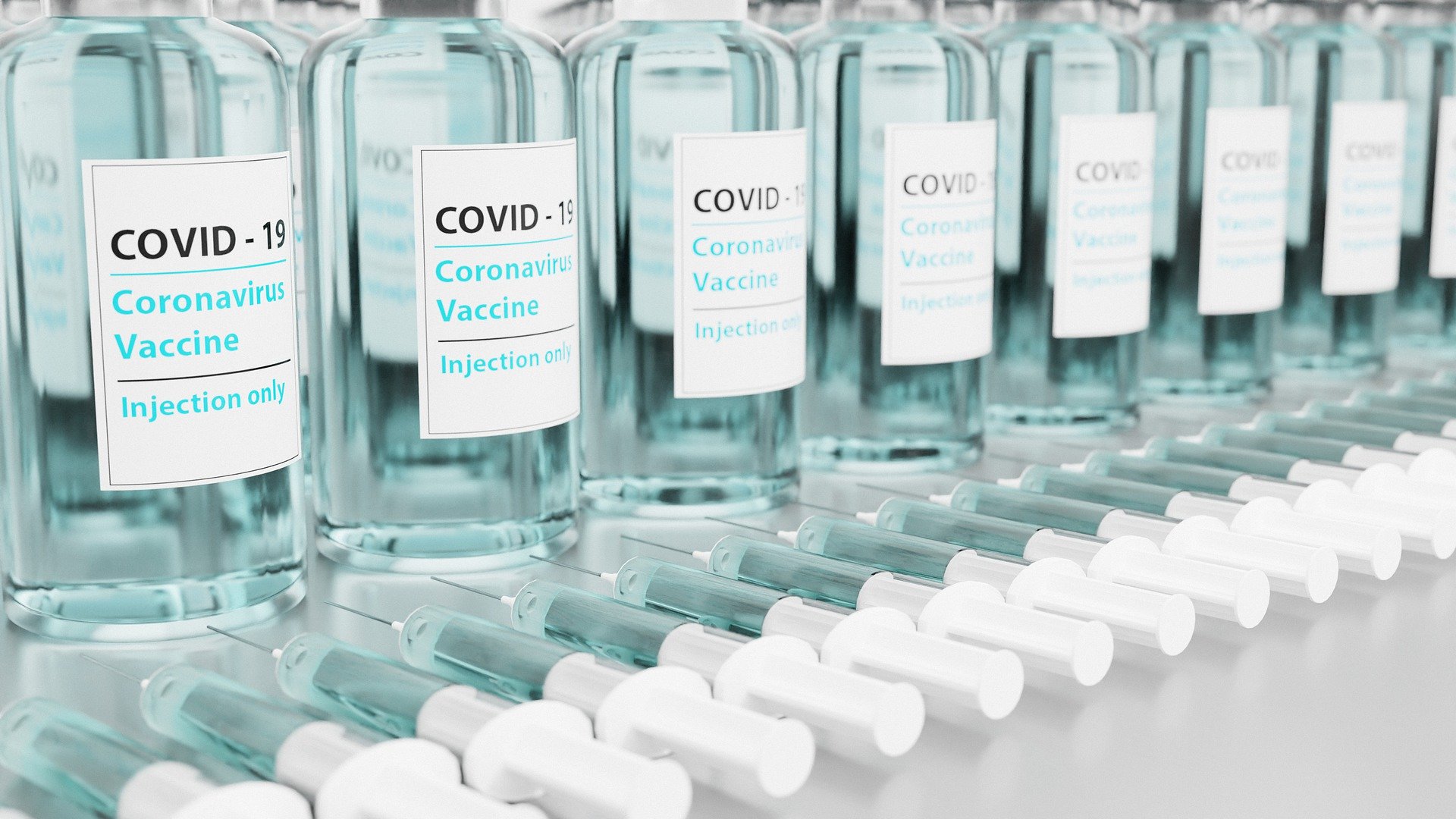 Corona-Impfdosen (kleine Glasflaschen)